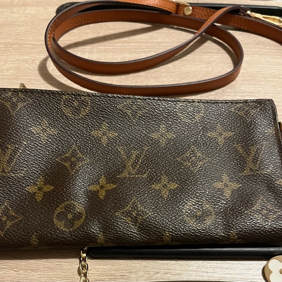 Authentic Louis Vuitton Bucket PM Pouch - Picture 6 of 8